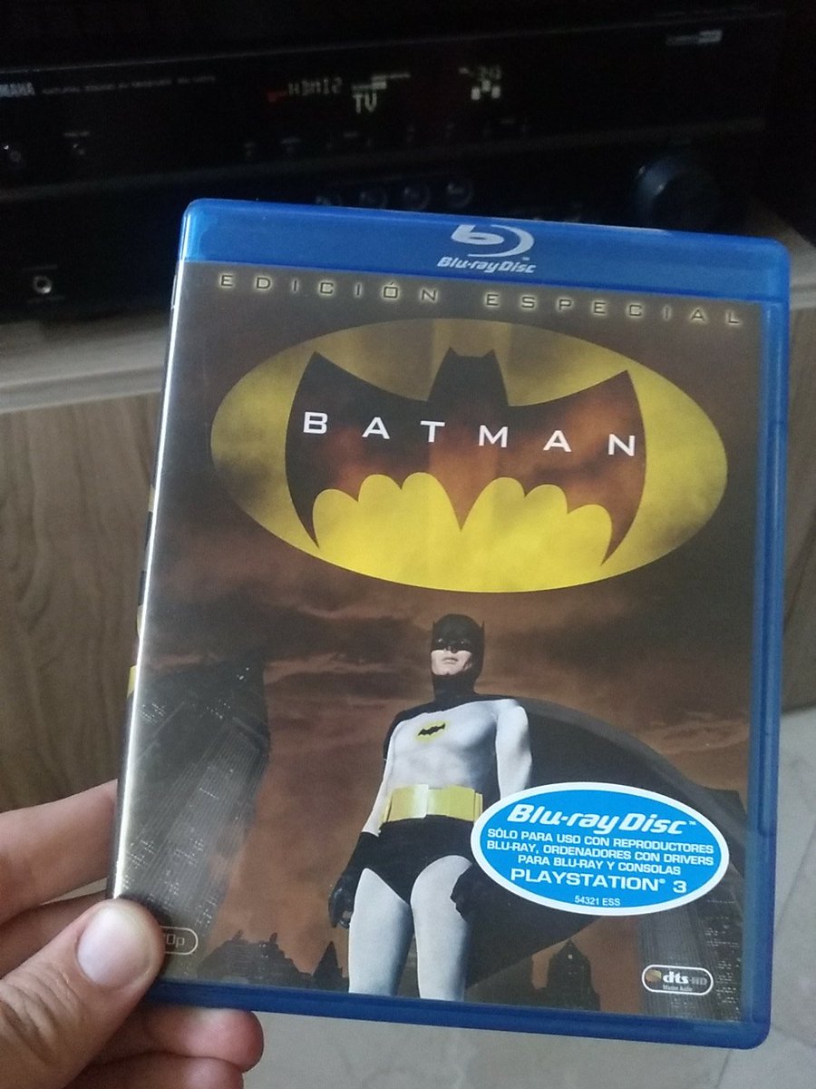 PSanzM's tweet photo. Esta noche tocará verla... #AdamWest #RIP #RIPBatman https://t.co/bF0ZMojiEb