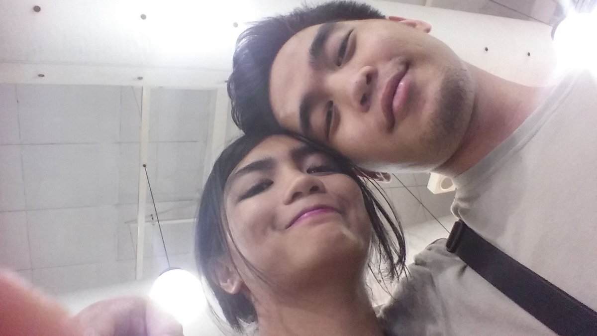 urJoy's tweet photo. secret selfie ng mga pagod sa grocery #rayuma https://t.co/TrqeObNqNw