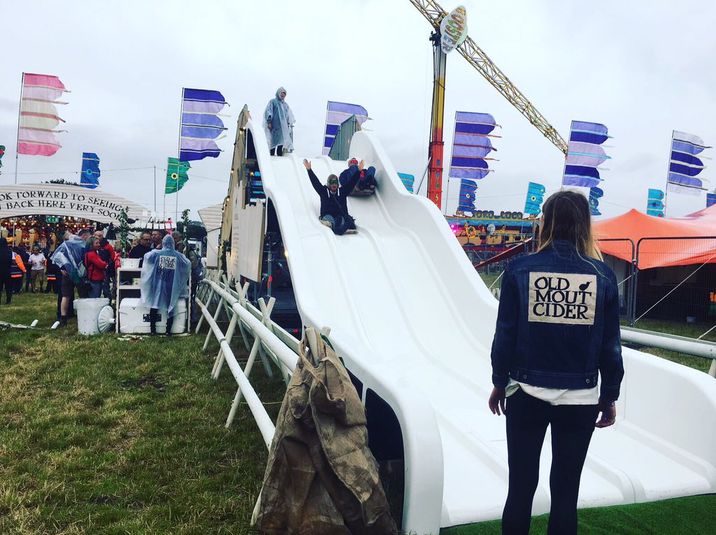 DHBlive's tweet photo. Have you tried out our super fun @oldmoutcider slide at @IsleOfWightFest yet? 🌈😬#liveevents #liveexperienceevents #events #experiential https://t.co/CPnnIOocR6
