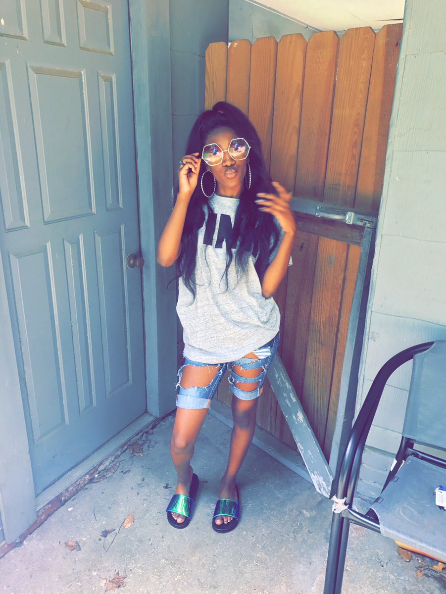 I never post on here 🤦🏾‍♀️😍👅👅