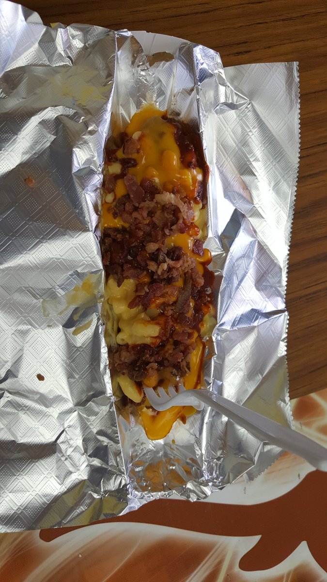 Mr_Pfranks's tweet photo. #macandcheese is back!  Today @Mr_Pfranks is about to enjoy a chili cheese mac and cheese #pfrank. You can too! 11-9 to serve you! https://t.co/jp3aHhj9Jt