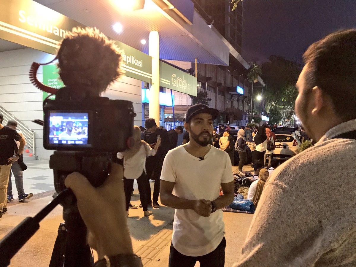 ZeppelinAcid's tweet photo. Thank you @tkdnxv sebab sudi ajak datang event #iftarproject . Semoga diberkati dunia dan akhirat. https://t.co/c9UlQCf35H