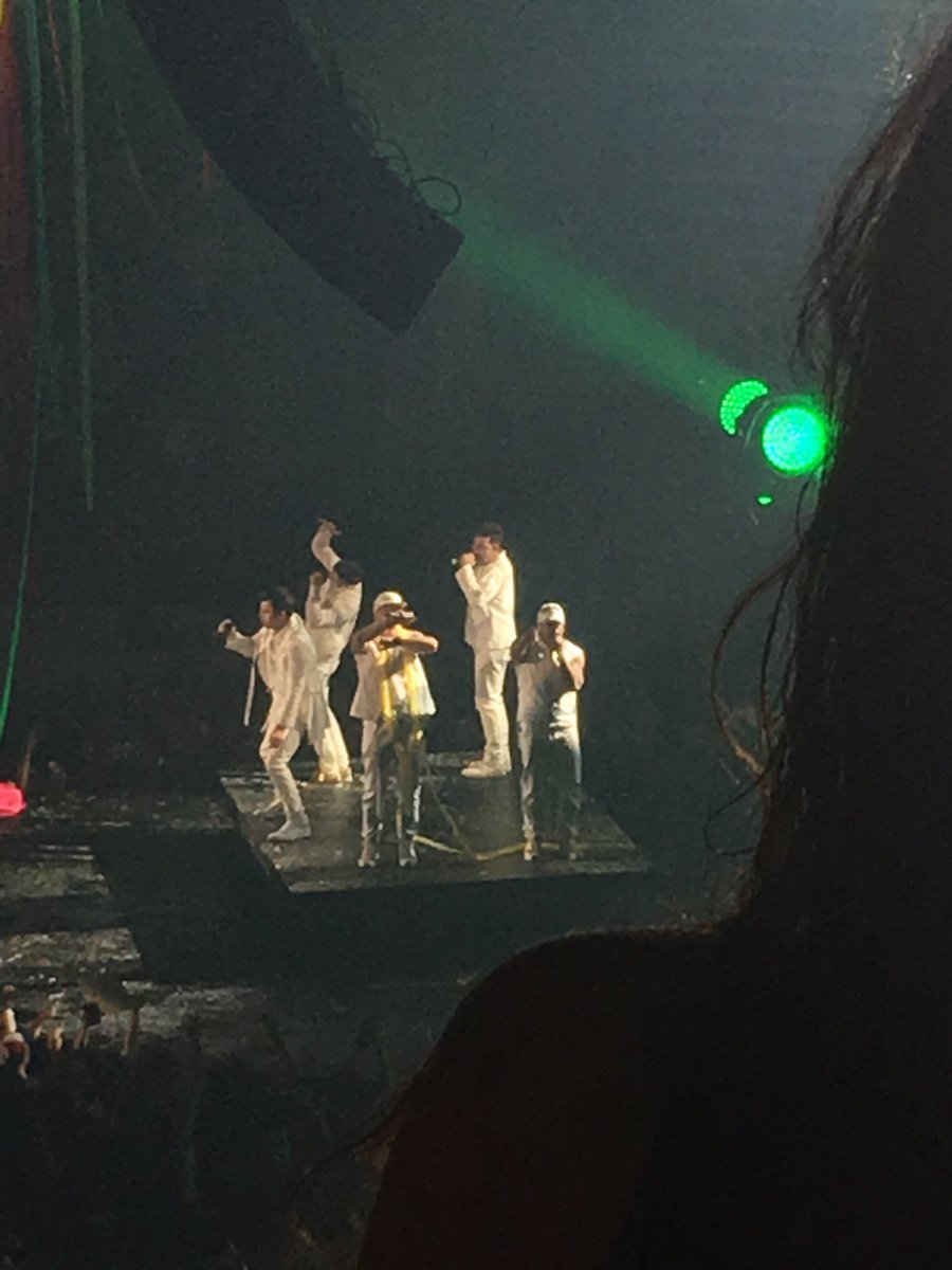 MandiJay23's tweet photo. About last night! 😍@NKOTB @PaulaAbdul #PureHappiness #KickassNight https://t.co/3h81D9hjj5