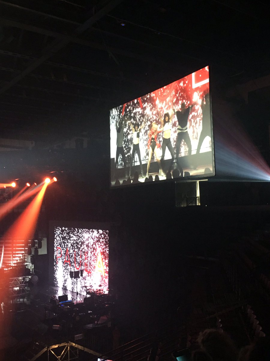 MandiJay23's tweet photo. About last night! 😍@NKOTB @PaulaAbdul #PureHappiness #KickassNight https://t.co/3h81D9hjj5