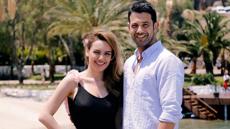 setfotograflari's tweet photo. Çekimleri Bodrum'da başlayan başrollerini #KeremCem ve #YağmurTanrısevsin in paylaştığı #İkiYalancı Ağustos'ta @KanalD 'de başlayacak. https://t.co/kX32FrvTSb