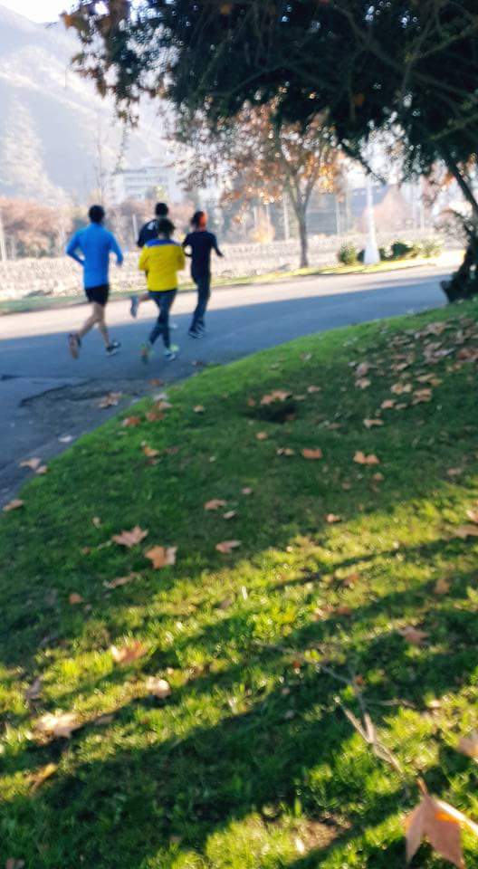 RunClubCL's tweet photo. En sus marcas, listos, ya.
En una buena mañana de sábado #elfríoespsicológico #entrenadurocorrefácil @salmingCL @Garmin_Chile https://t.co/crnf4ouvZj