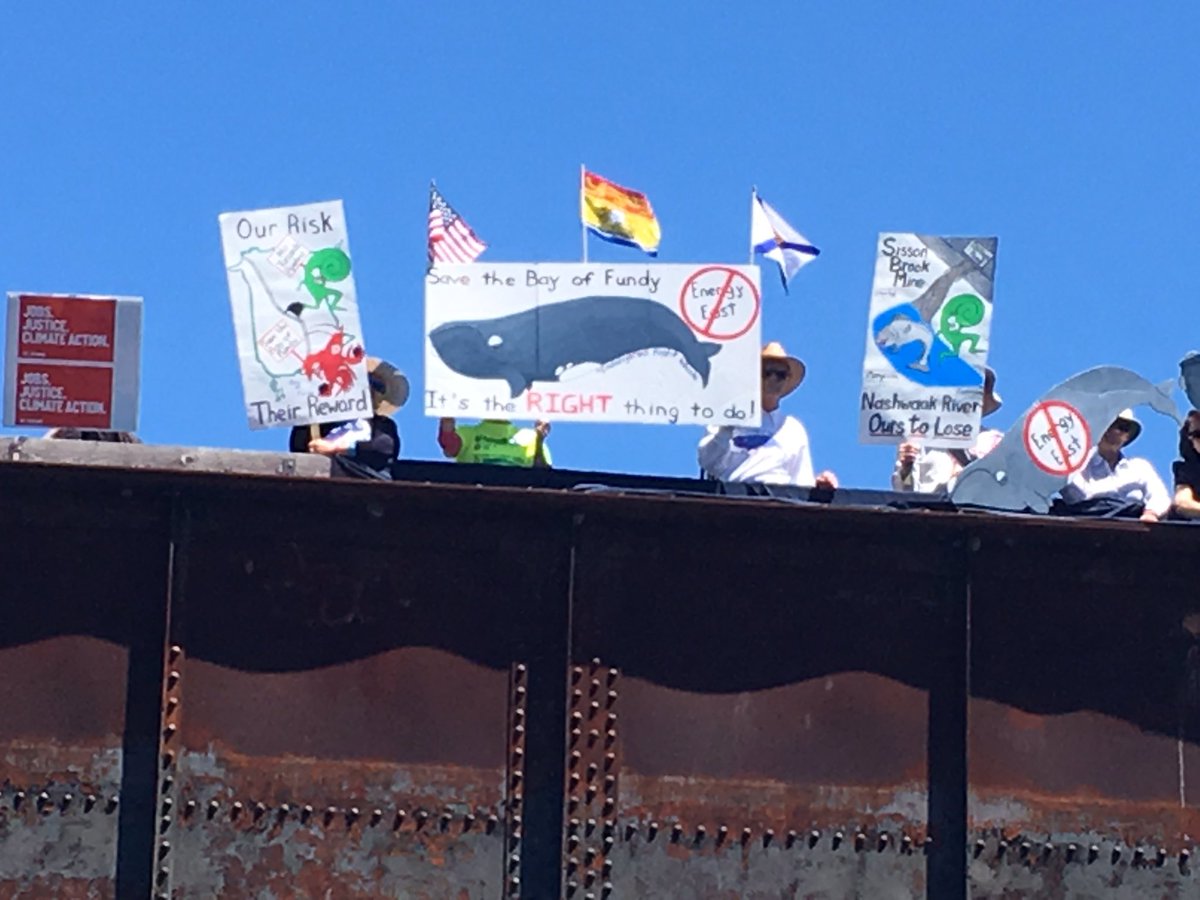 cluttercoco's tweet photo. #HandsAcrossTheWater rally in Fredericton. @CouncilofCDNs #NoEnergyEast #2RiskEE https://t.co/lz8a57ZdgI https://t.co/1vitL6HoQg