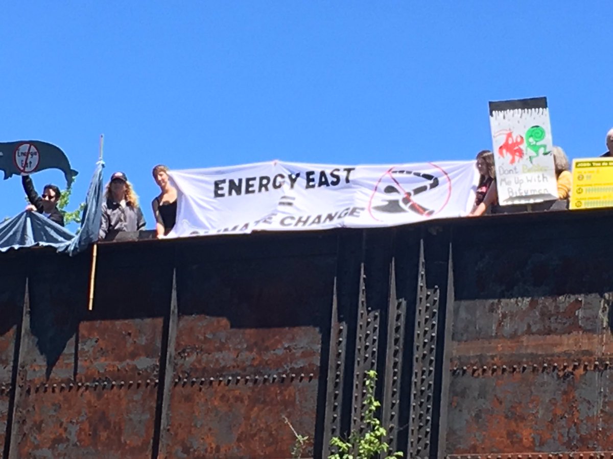 cluttercoco's tweet photo. #HandsAcrossTheWater rally in Fredericton. @CouncilofCDNs #NoEnergyEast #2RiskEE https://t.co/lz8a57ZdgI https://t.co/1vitL6HoQg