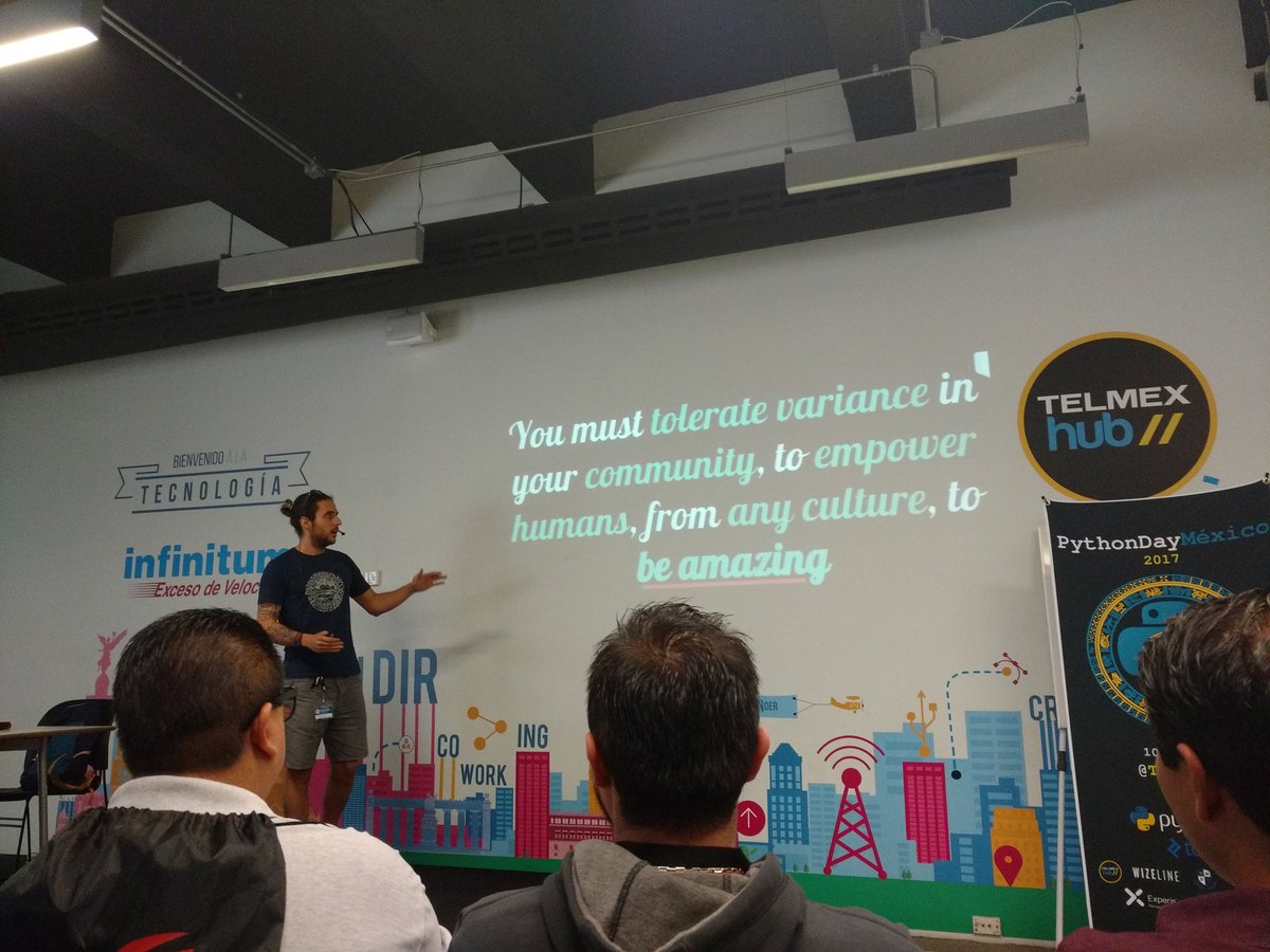 sirYuls's tweet image. #PythonDayMx17