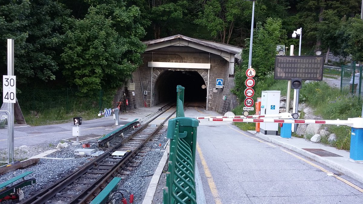 #sncfréseau #infra tunnel rail route
