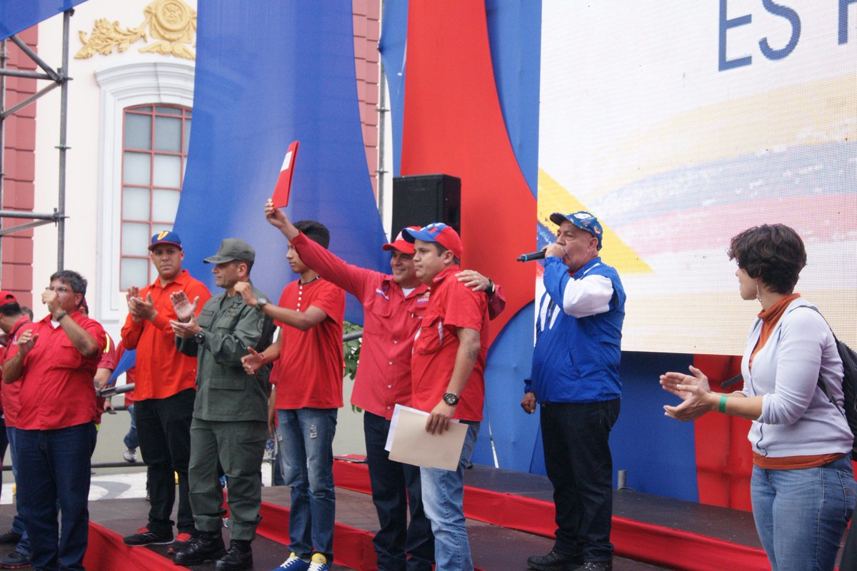 Minhvi_GestionS's tweet image. Ministro @MQuevedoF: ¡La Constituyente sí va Venezuela y así defendemos a la GMVV! #PuebloConstituyente #DaleUnChanceALaPaz
@NicolasMaduro