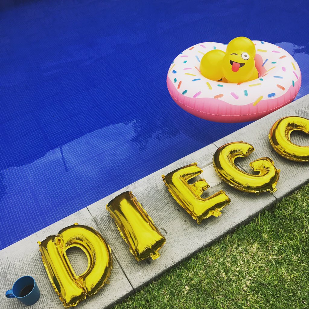 Diegodorive's tweet photo. #PoolParty #HBPP #bffweekend #my30's https://t.co/8TWjhuRmT5