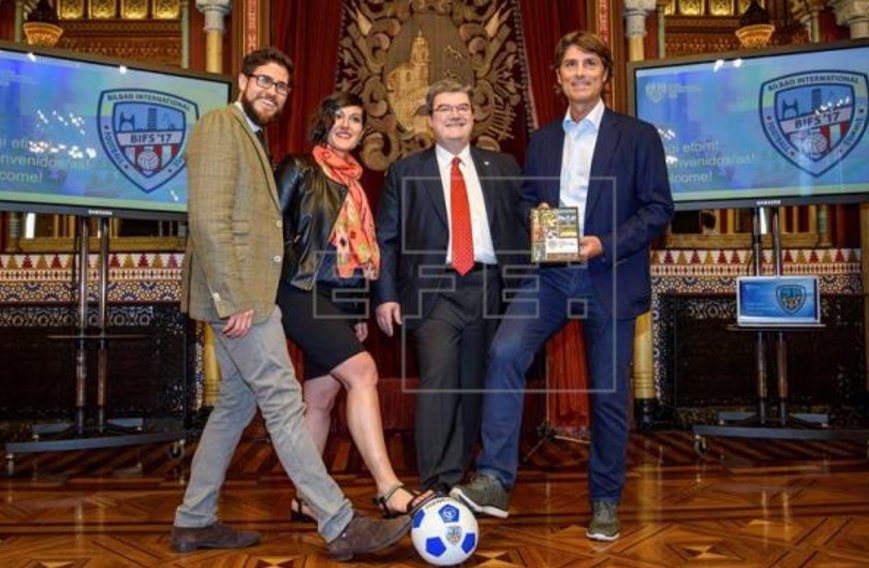 EFEdeportes's tweet photo. Notable alto y vocación de continuidad, balance del #BIFS17 , un encuentro sobre comunicación en el mundo del fútbol celebrado en #Bilbao https://t.co/S875QC8N0B
