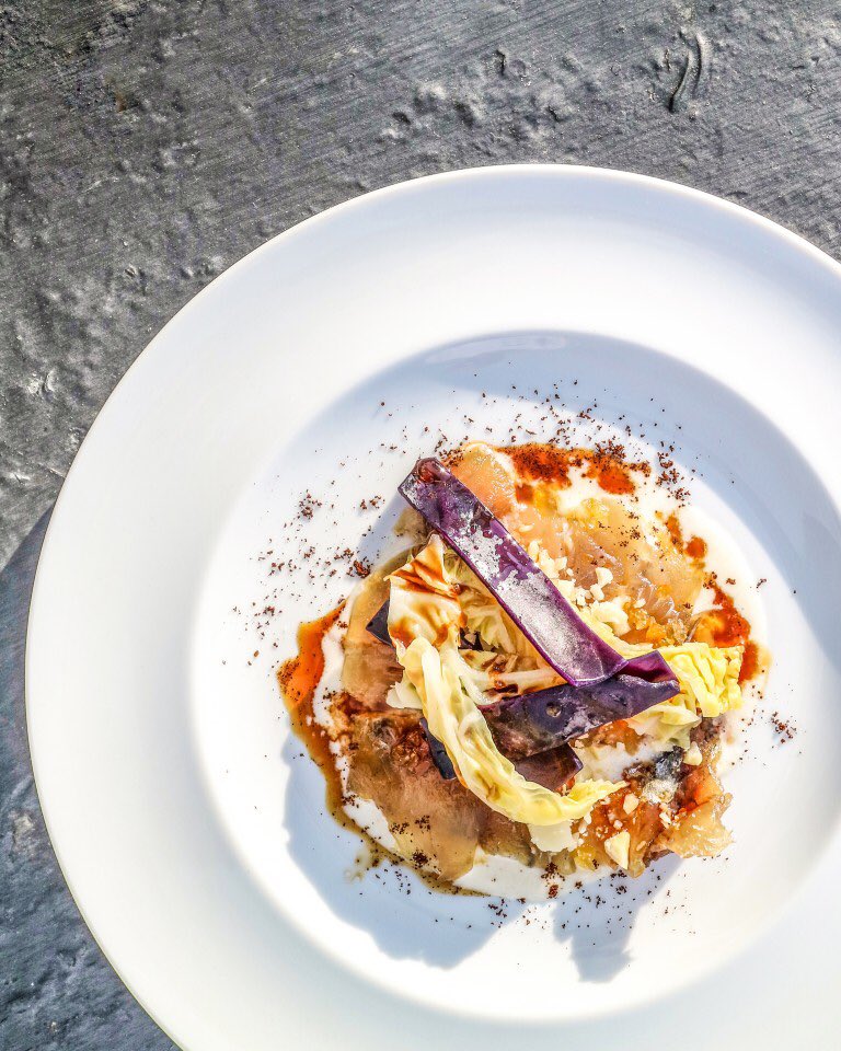 amicamagazine's tweet photo. al mare con la cucina di @morenocedroni la ricetta per @EthicalChefDays raccontata da @petitLoir su #AmicaKitchen https://t.co/Wc1zOe45Vb https://t.co/QpRYJsV4k0