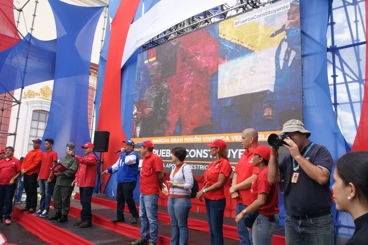 Minhvi_GestionS's tweet image. Ministro @MQuevedoF: ¡La Constituyente sí va Venezuela y así defendemos a la GMVV! #PuebloConstituyente #DaleUnChanceALaPaz
@NicolasMaduro