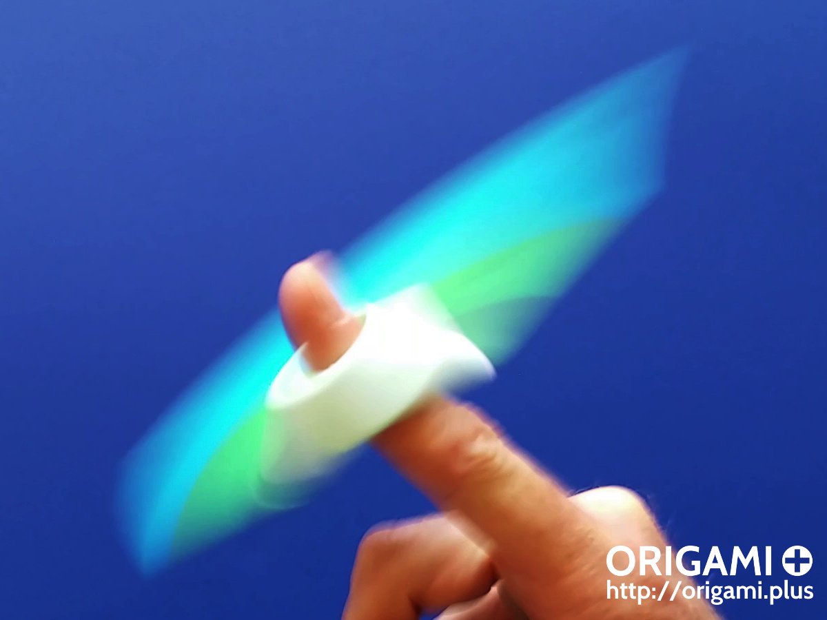 ColorigamiFr's tweet image. Nouveau modèle et tuto: un hand spinner que vous pouvez plier en 3 min. avec 1 feuille de papier copie ! Tuto: youtu.be/ZM0goEv5mW0 #diy