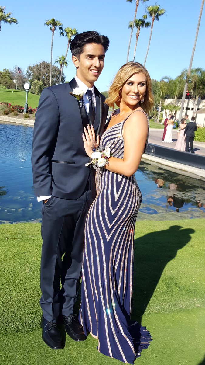 savannahpreuss's tweet photo. senior prom❤️ @JovaniFashions https://t.co/HjckeW89jf