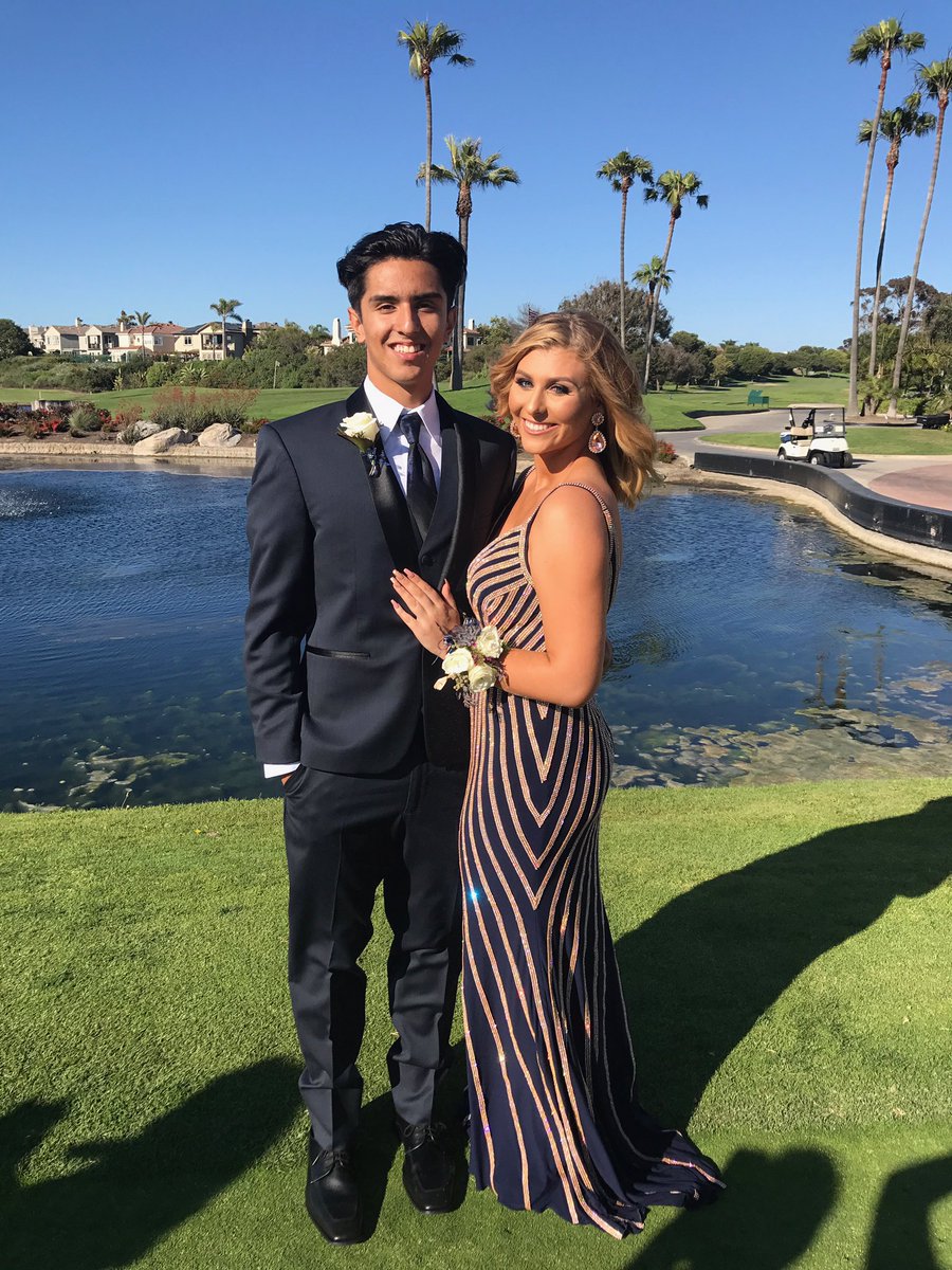 savannahpreuss's tweet photo. what other designer would i be wearing for my senior prom🤷🏼‍♀️ @JovaniFashions https://t.co/nYl8zPdqOc