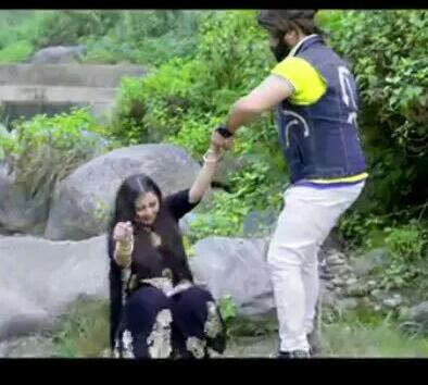 NonyNBansal's tweet photo. @Mandeep98550 @Gurmeetramrahim @PupinderK @deepins44443821 @deepa_virk @Gaganinsan1226 ये अदायें ये मुस्कुराहट..ये मस्त निगाहें....!!
हसन यारा.......
देख लू तो घायल न देखू तो पागल....!!
@simran1264
@honeybuney7
#JEIn4thWeek https://t.co/IrKeBhpTgR