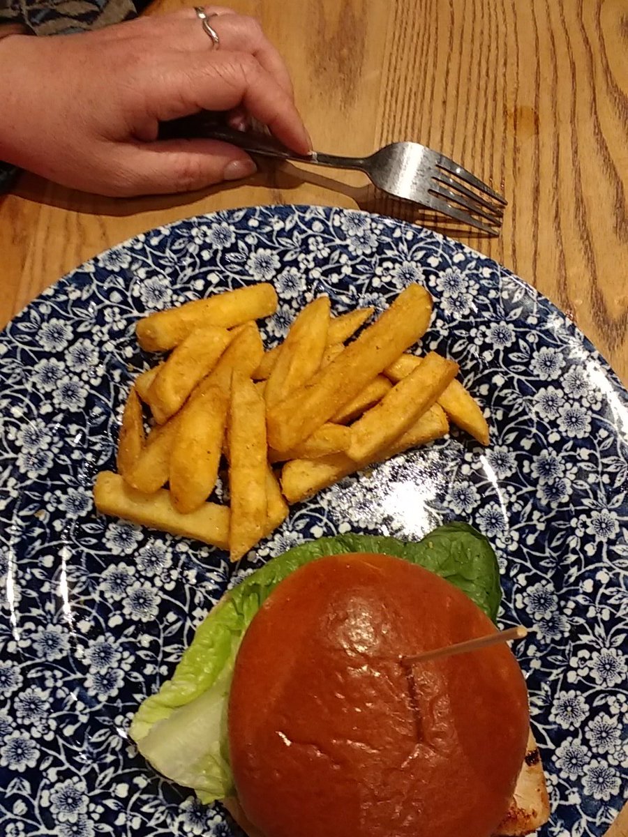 adze69's tweet photo. @JDWHuntsman  no beef burgers and you call this a meal! Very, very poor. Won't be back. https://t.co/4fXkHw1UfO