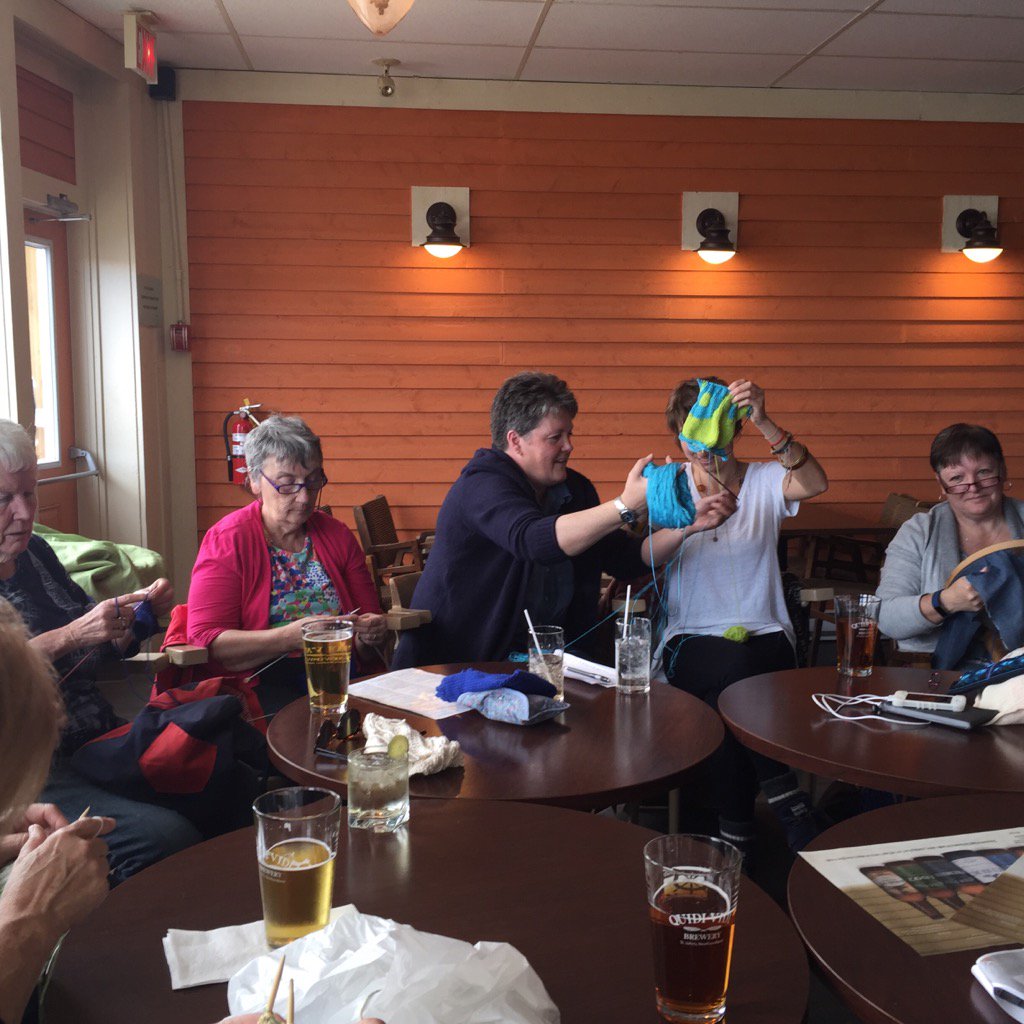 IslandInnkeeper's tweet photo. "Purl and Pints"  Such a festive atmosphere and friendly help with knitting projects! #WWKIP2017 #Atimeintwillingate https://t.co/DjcLxV2x44