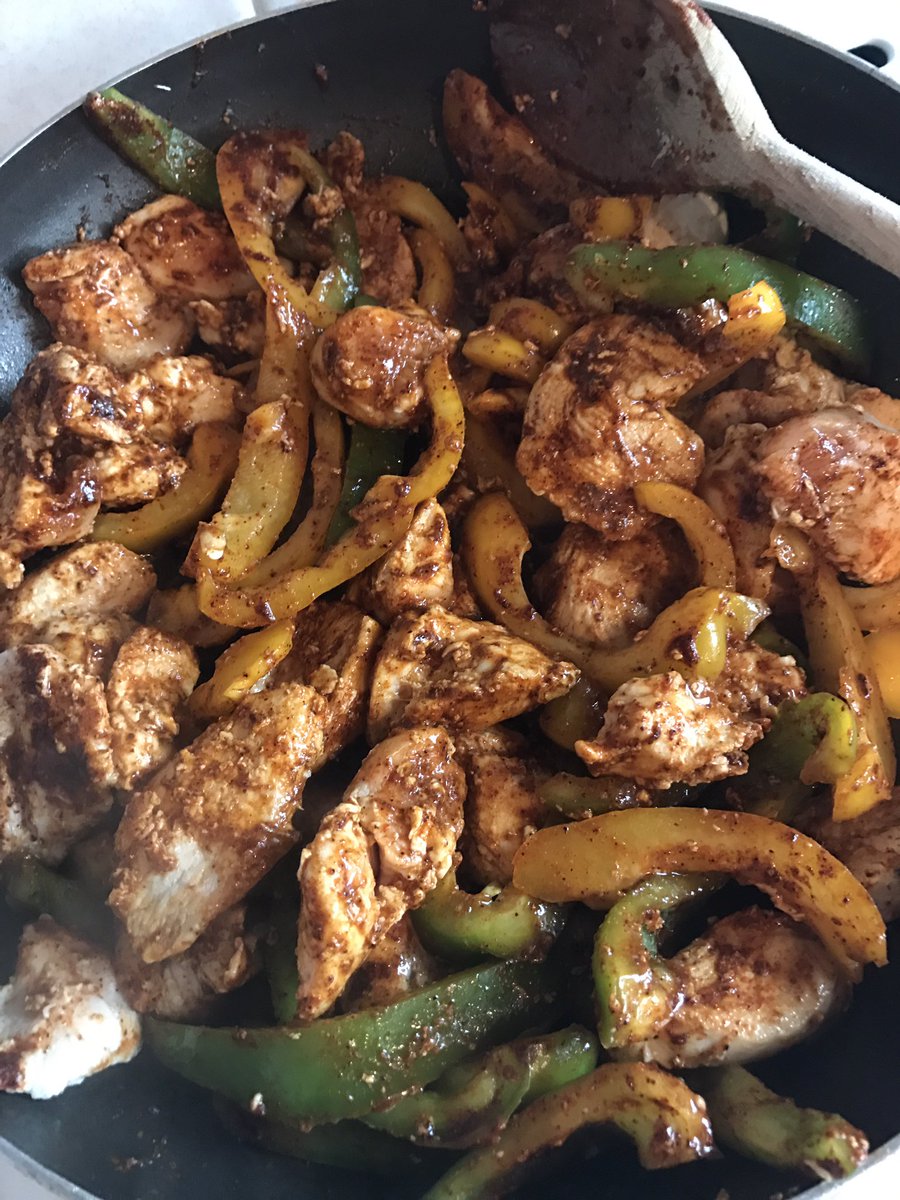 BeRadiant17's tweet photo. Fajitassss for tea... stayin #ONPLAN never tasted so good 😏😏😏👌 https://t.co/HAvr6ntDqz
