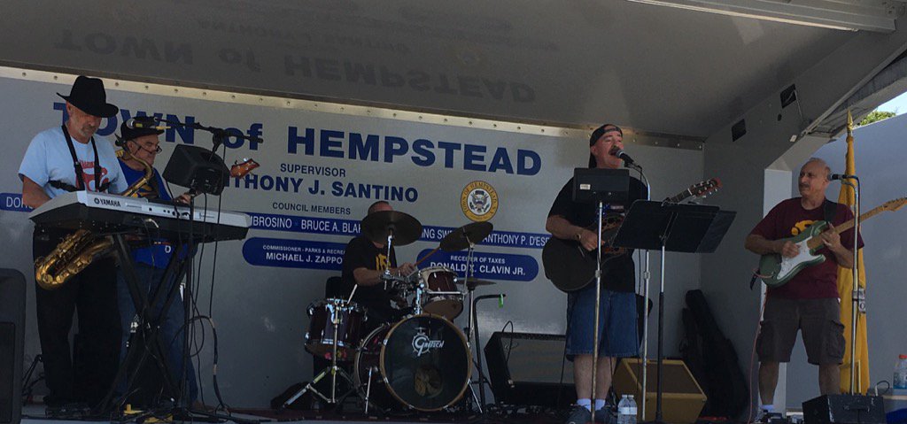 levittownpl's tweet photo. #FlashbackMusic performing now. https://t.co/fAH8G8pRBy