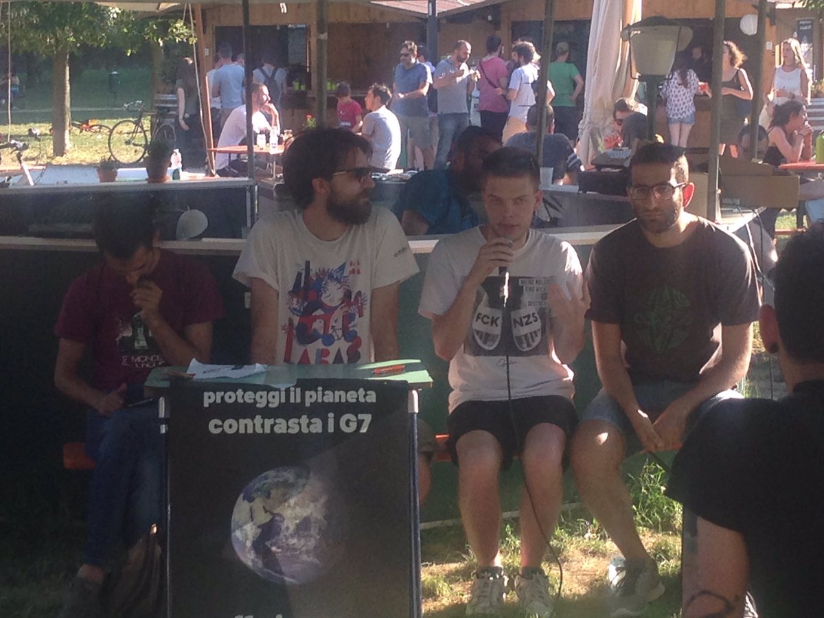 inter_linke's tweet photo. Wir sind gerade bei den #G7Ambiente Protesten in Bologna um #NoG20 und Ende Gelände vorzustellen. Morgen ist die Demo gg den G7 Klima Gipfel https://t.co/5ak1ui6OKR