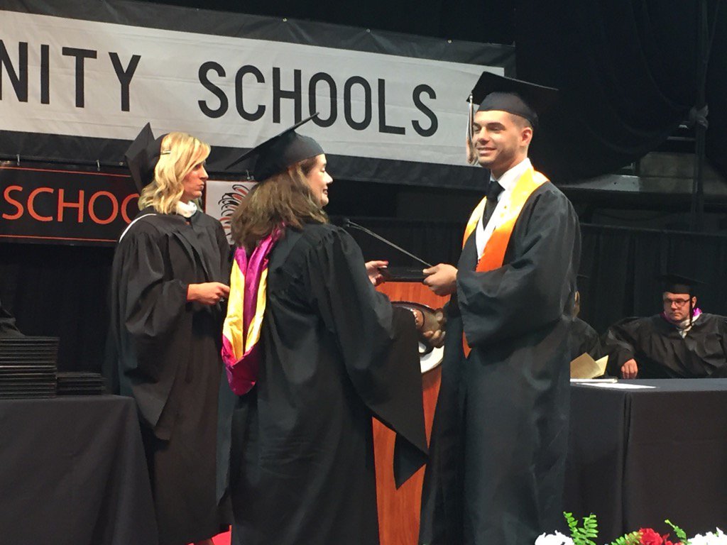 uticaschools's tweet photo. Nearly 400 Chieftains are receiving their diplomas. #ucs17 https://t.co/NWgMg0R4ez