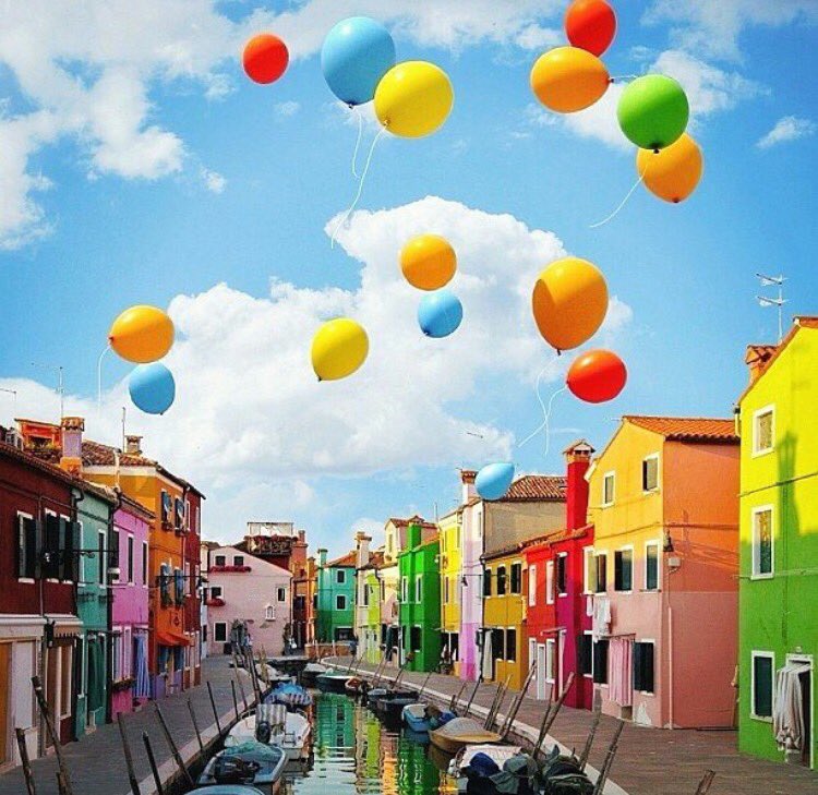 _ColumbusTravel's tweet photo. #Vancouver ready for @ItalianDay?! #thatsamore #italianday #yvr 
@ItalianTouristB 🎈🎉 https://t.co/iYJHL2Hftq