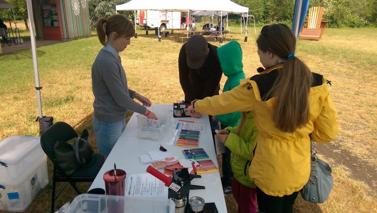 Make buttons with #MakerFaire supporters @EugenePublicLib!