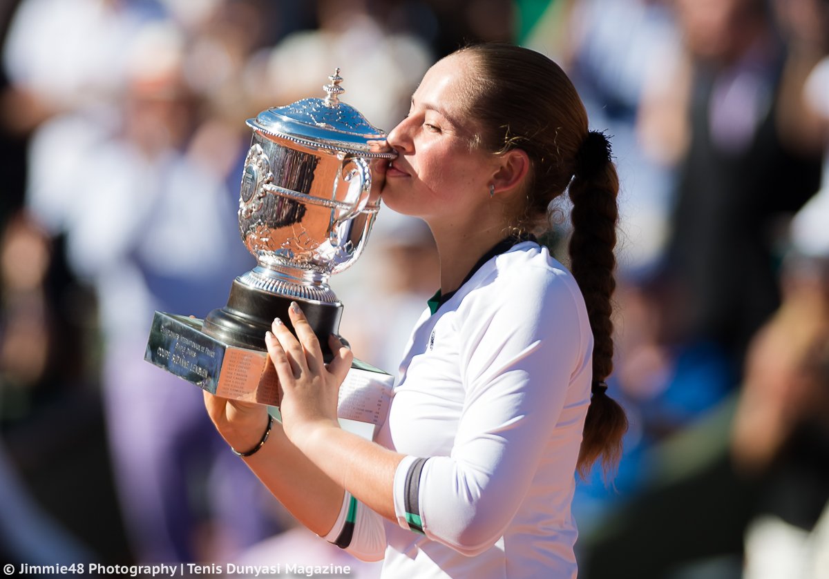 ALONA  OSTAPENKO - Página 6 DB-tiZoXgAAzySj