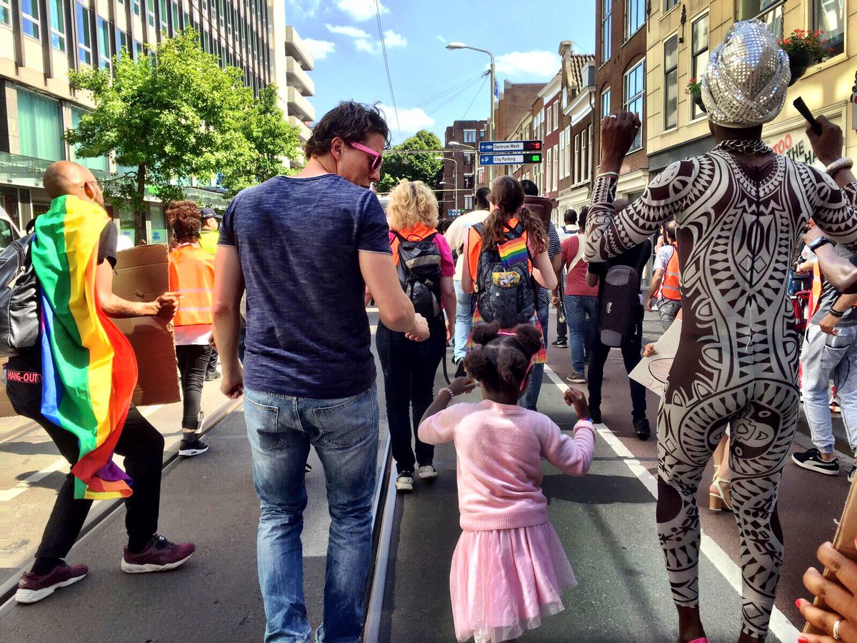 PvdADenHaag's tweet photo. Geen labels. Geen oordeel. Geen uitsluiting. Liefde is onvoorwaardelijk. Dit is onze stad op zijn mooist. #pridewalk #DenHaag #1DenHaag👊🏽 https://t.co/BSyhESO4Wp