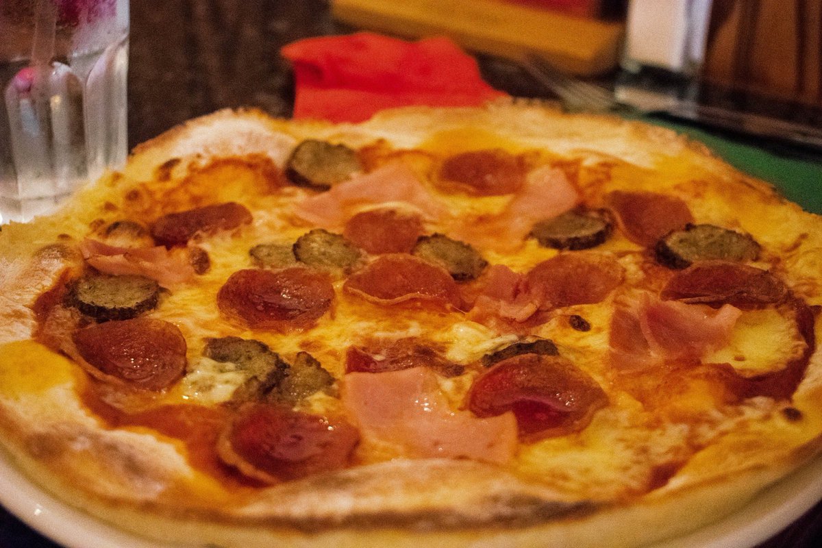 learntocapture's tweet photo. Pizza and pasta! 🍕🍽🍜 and a whoppa chocolate milkshake 😱
#pizza #pasta
@frankienbennys 

⭐️⭐️⭐️⭐️ 🇮🇹
⭐️⭐️⭐️⭐️ PIZASTA
⭐️⭐️⭐️⭐️⭐️ MILKSHAKE https://t.co/L7dT1Y6PQO