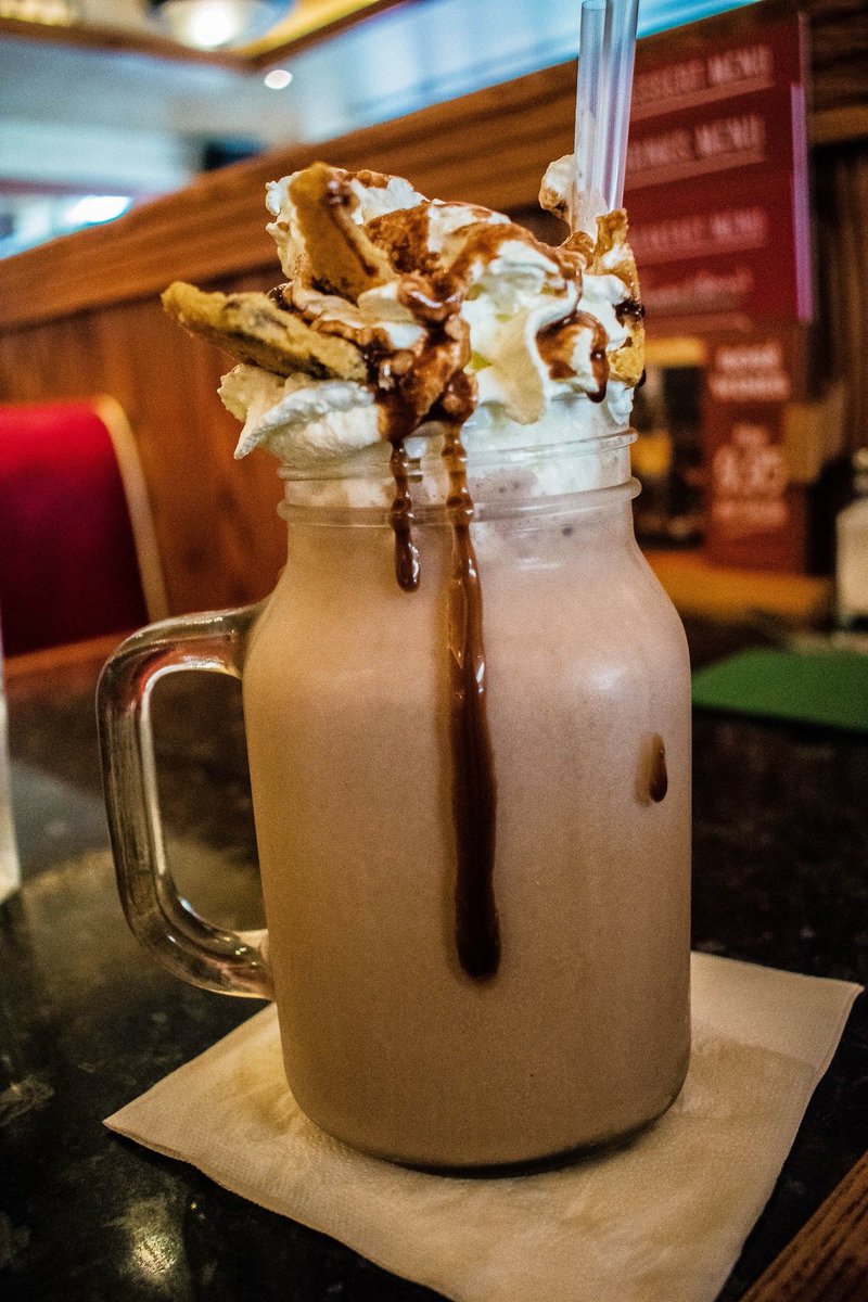 learntocapture's tweet photo. Pizza and pasta! 🍕🍽🍜 and a whoppa chocolate milkshake 😱
#pizza #pasta
@frankienbennys 

⭐️⭐️⭐️⭐️ 🇮🇹
⭐️⭐️⭐️⭐️ PIZASTA
⭐️⭐️⭐️⭐️⭐️ MILKSHAKE https://t.co/L7dT1Y6PQO