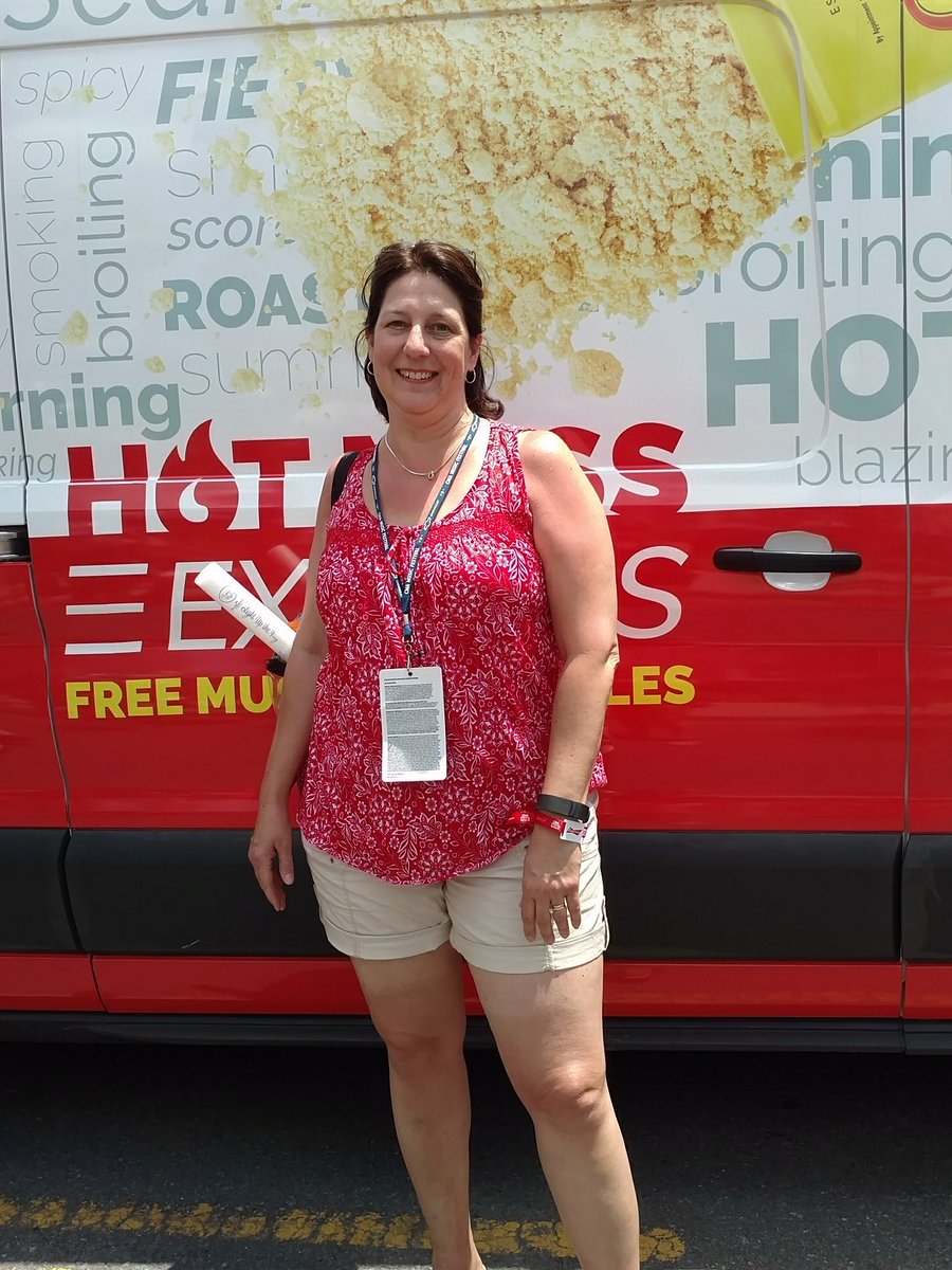 tmarshcpa's tweet photo. #hotmessexpresstour https://t.co/MD4Z7EVLGc