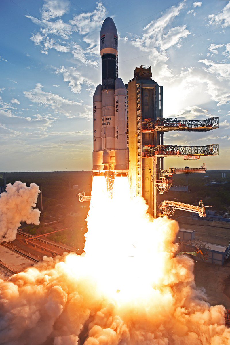 wakka44's tweet photo. #Inde Juste pour la beauté... Lancement #GSLVMK3 #GSAT19 du 05.06.2017 https://t.co/QrMWOPIroE