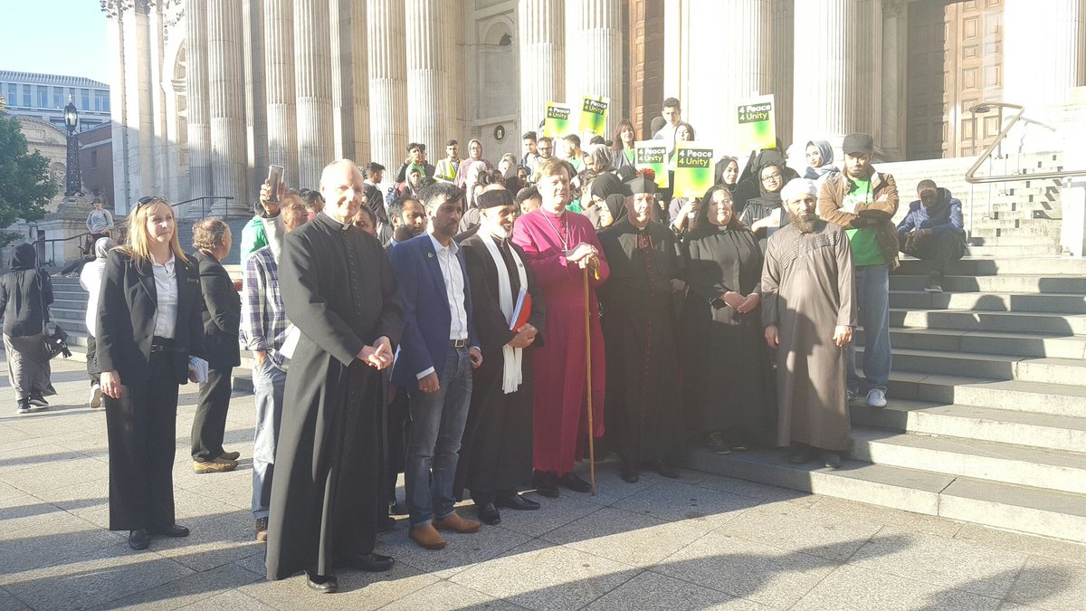 wyliecatherine's tweet photo. Faith leaders join together for a sunset walk from St Paul's to the East London Mosque a week on from London Bridge attack. https://t.co/to9LEpAMD0