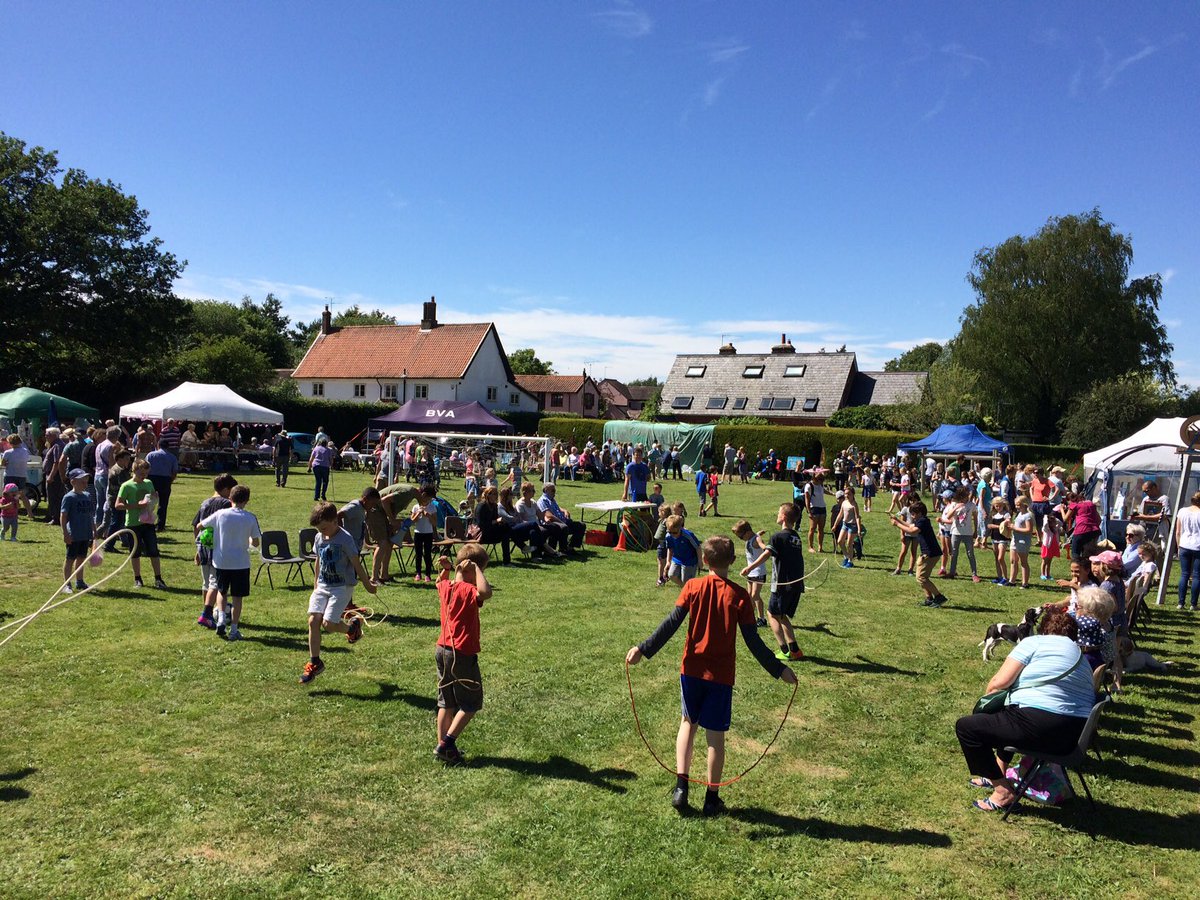 Redfoot60's tweet photo. I've been selling books at Beyton village fair, it's been a day to show your old car, have a burger and run races, swifts screaming overhead https://t.co/dks3ysEZuR