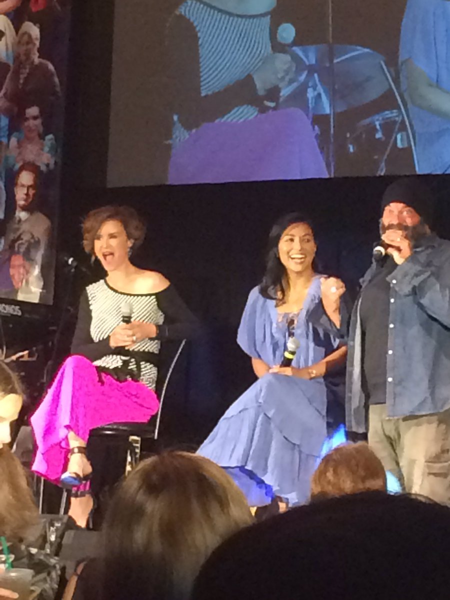Cathe_Hornsby's tweet photo. Great panel with @keegolicious & @KarenDavid #shadyblue #OUATCHI #Oncers https://t.co/9jquVOxOb2