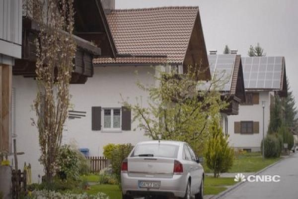 AssaadRazzouk's tweet photo. Germany Has 1.7m Solar Systems Owned By Citizens, All Turning Into Mini-Utilities In A Massive Energy Transformation https://t.co/cUqTmxWaiD https://t.co/Qy2tEdrW5H