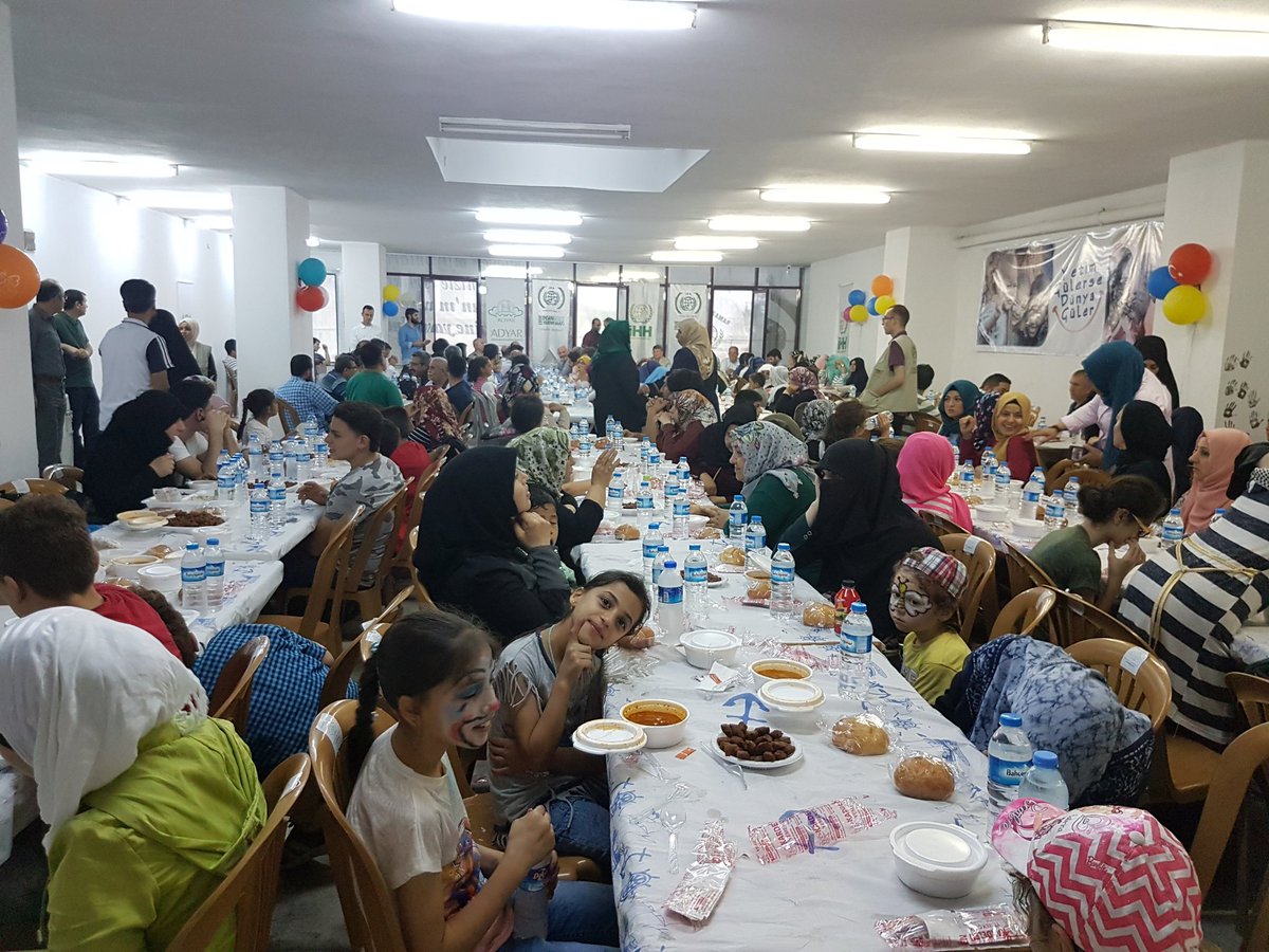 sevilcan8's tweet photo. #DünyaYetimlerGünü adına düzenlenen İHH'nın iftar programında yetimler ve aileleri ile biraraya geldik https://t.co/M6qqRrQBF2