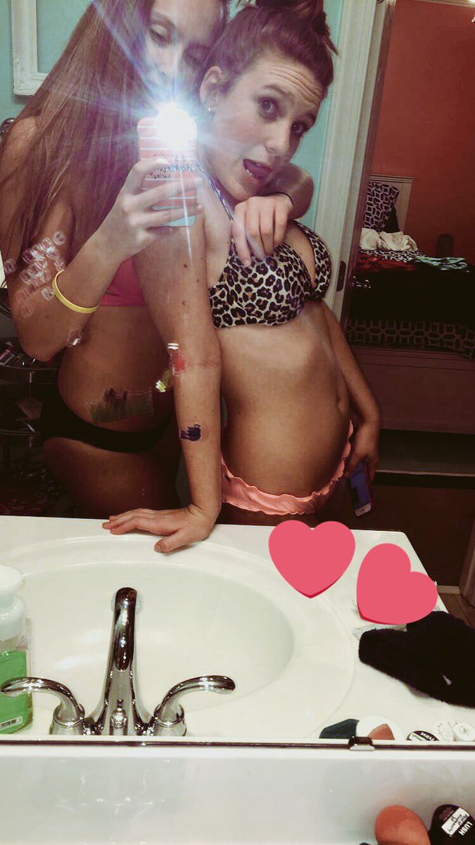 emzcaroline's tweet photo. #NationalBestFriendsDay luvv my girls💓 https://t.co/kQLY2FUAp2