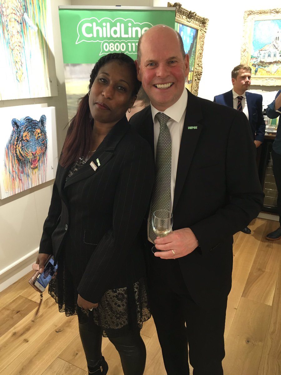 bbb_nspcc's tweet photo. Some of our board enjoying the art and fizz at @castlemailbox @TPersonified @MarkScotney1 @JamiePartington @gazzap2012 #nspcc  #charity https://t.co/q8I8SoRFtF