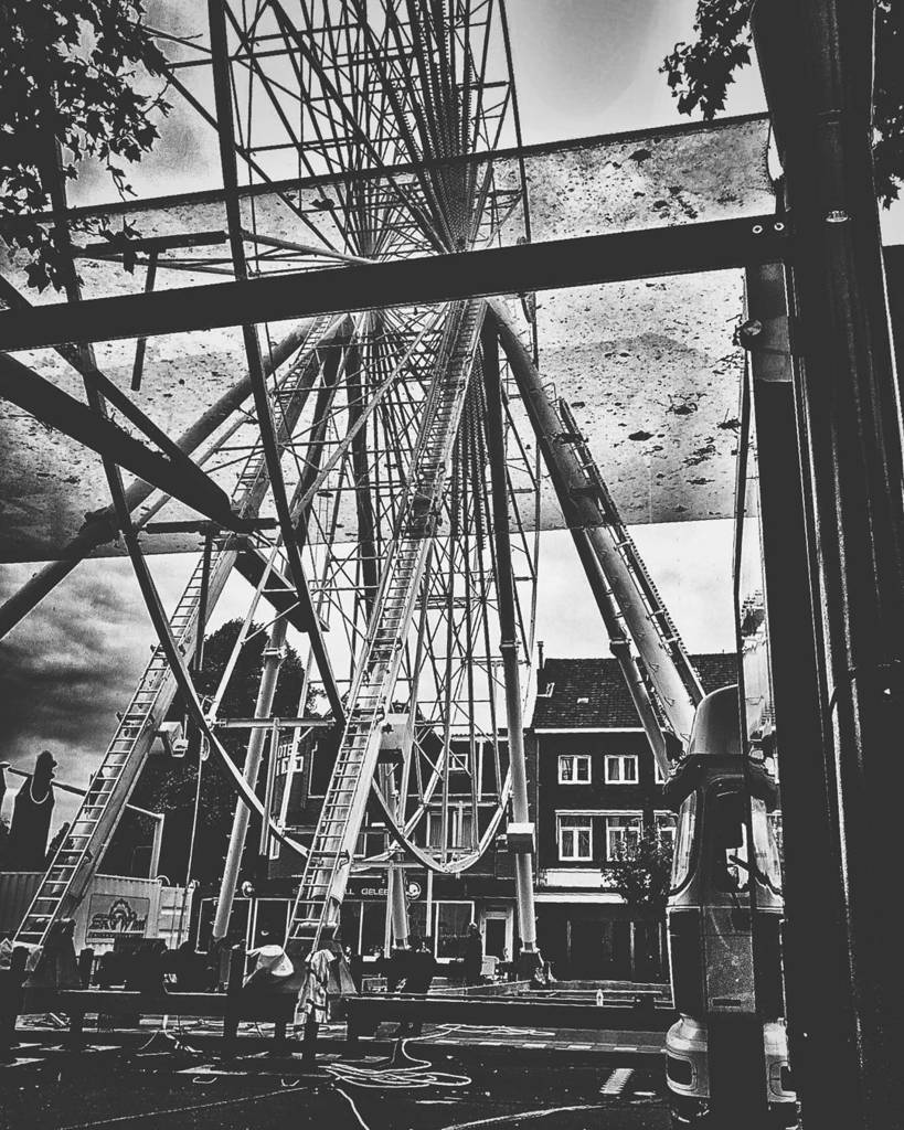 observationalar's tweet photo. Ferris-wheel - #ferriswheel #streetphotography #streetphotography_bw #blackandwhitephotography #blackandwhite #bnw #monochrome #instablacka… https://t.co/1sH3X2T3kw