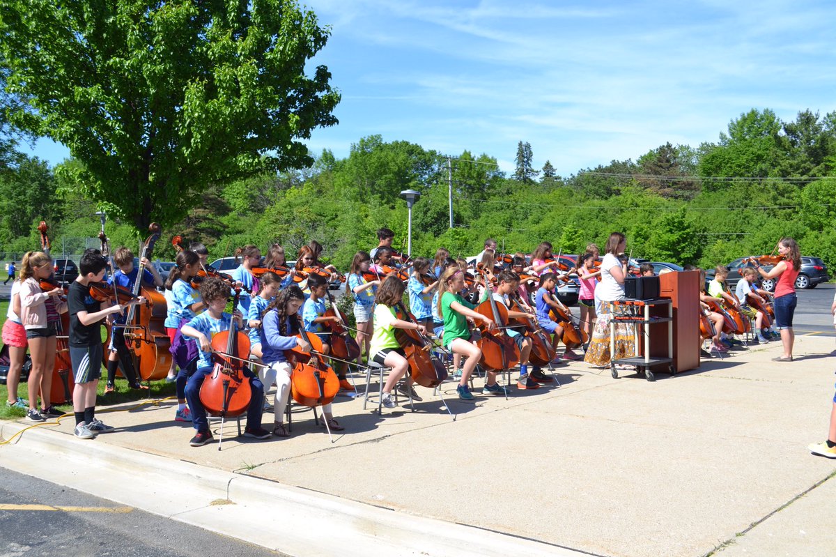 MTSDorchestras's tweet photo. Beautiful last day of school outside performance of our National Anthem. Have a great summer! #hags #dborchestra https://t.co/XeyJJKr0F2
