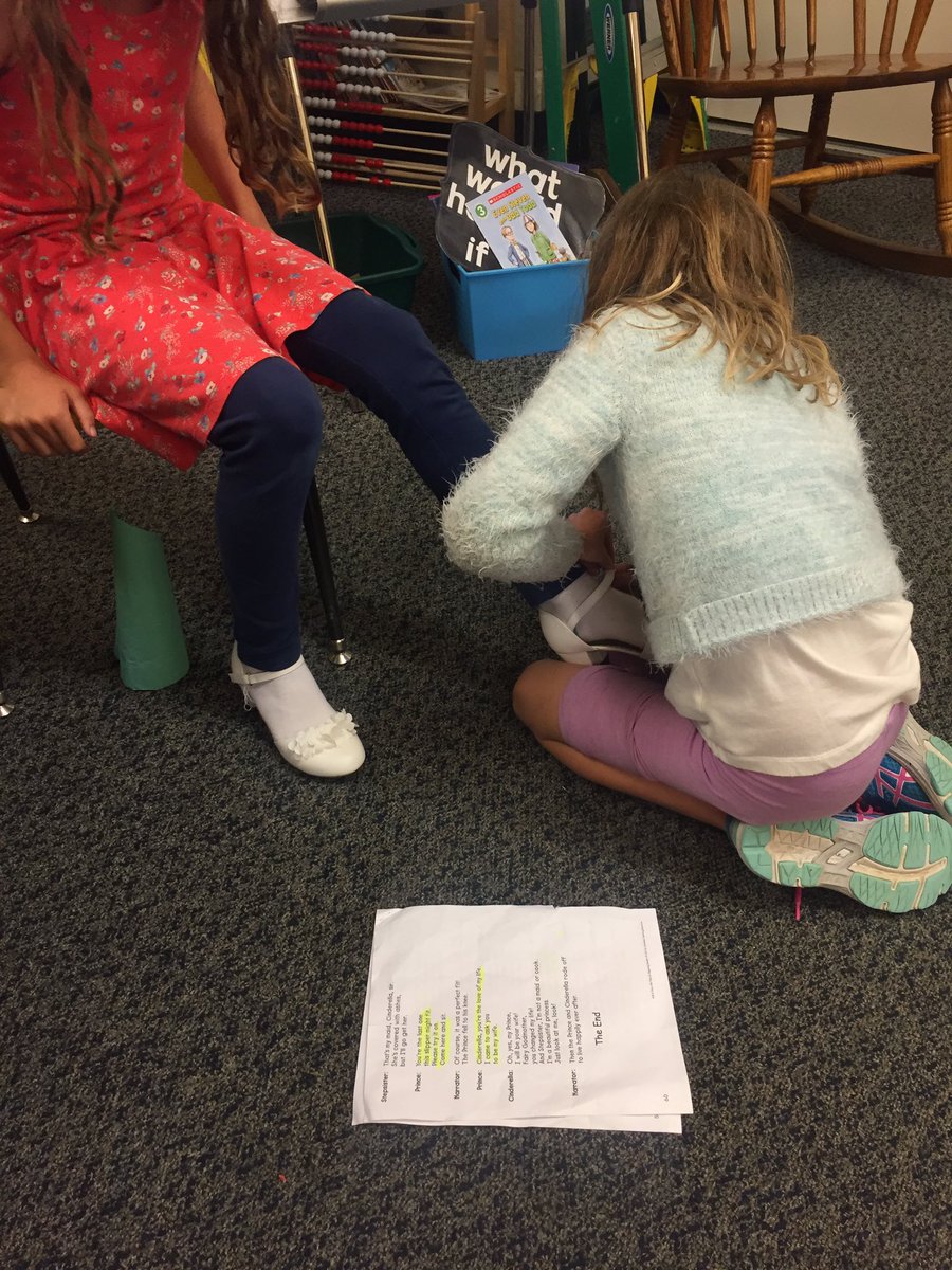 TeacherTeasdale's tweet photo. #ReadersTheater action in Rm16 today! @winnie_caulkins #BacichBears https://t.co/erbU7tDB0w