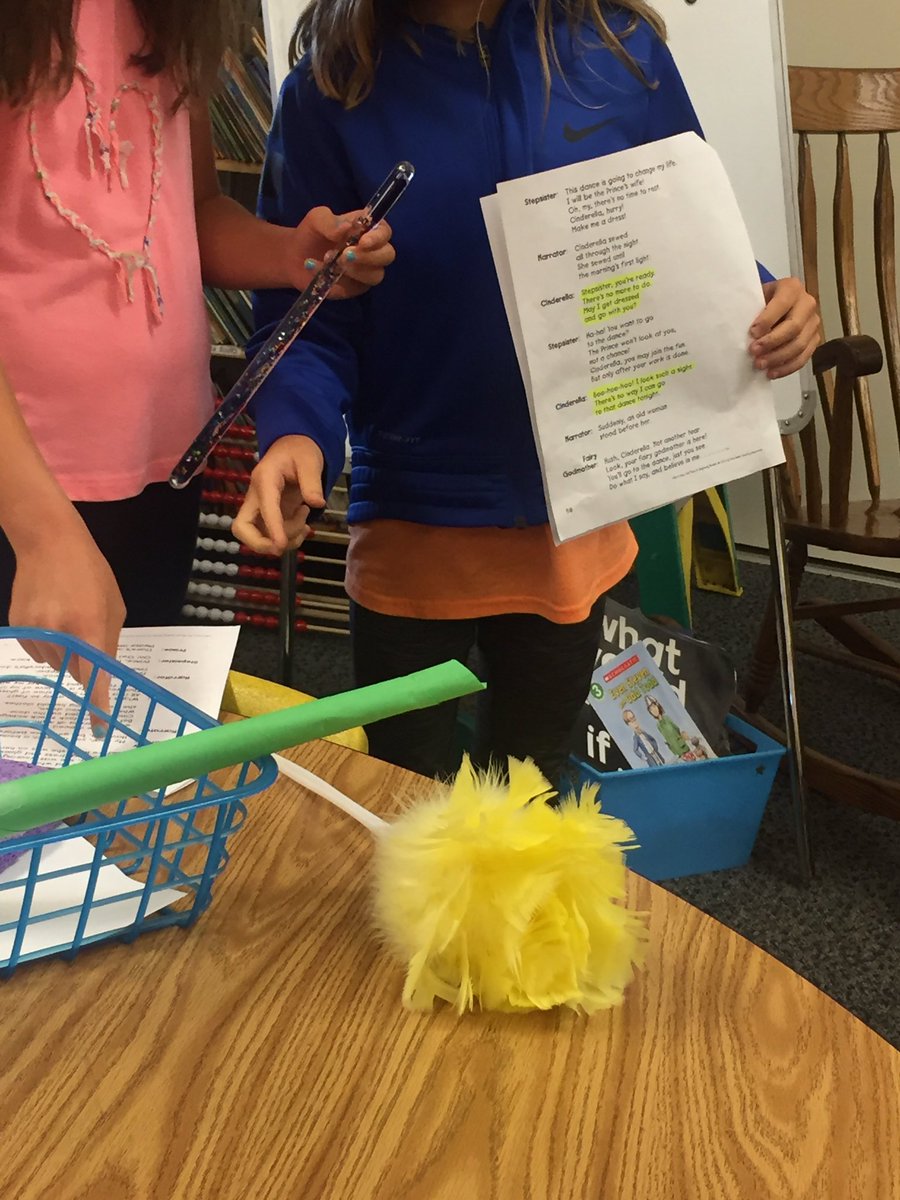 TeacherTeasdale's tweet photo. #ReadersTheater action in Rm16 today! @winnie_caulkins #BacichBears https://t.co/erbU7tDB0w