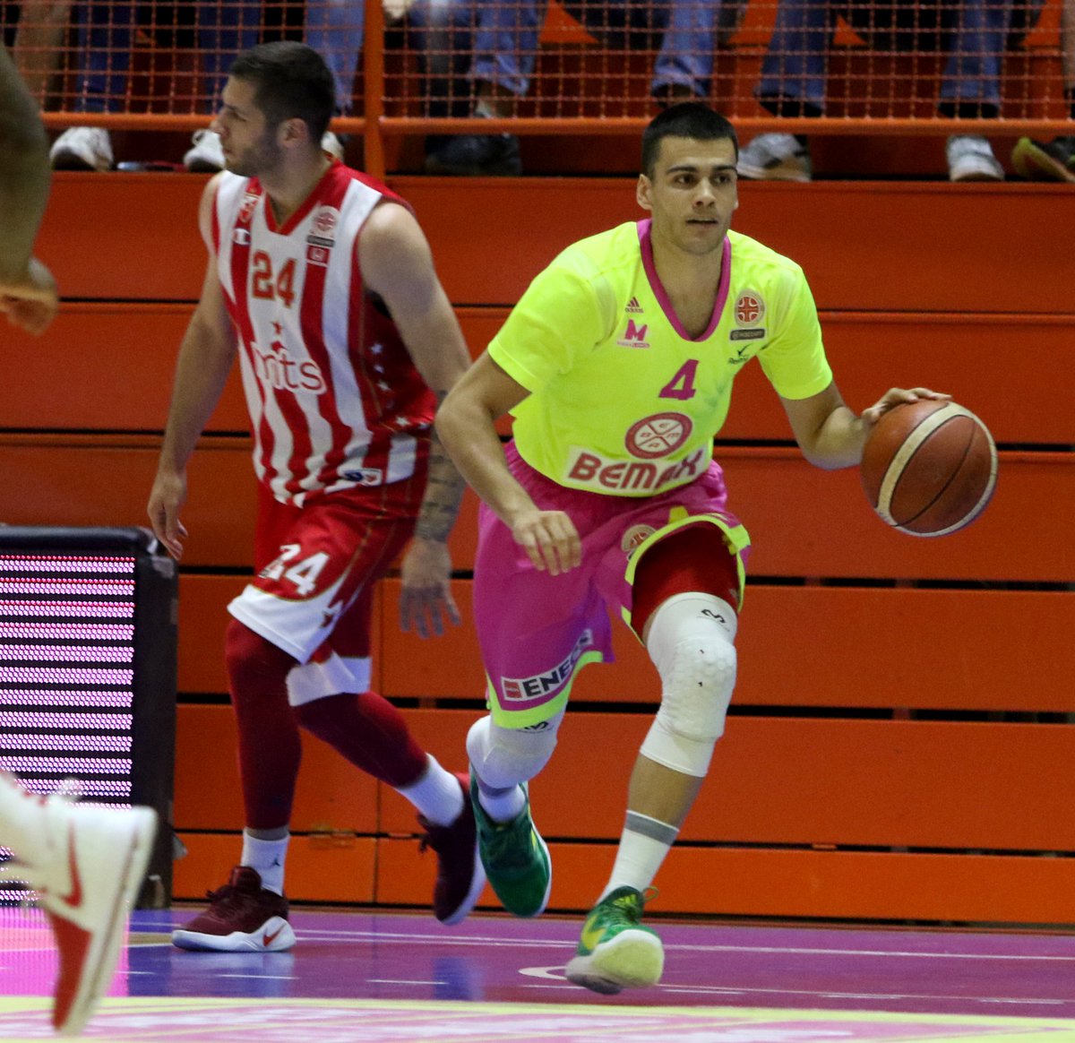 KKMegaBasket's tweet photo. Kraj! @KKMegaLeks - @kkcrvenazvezda 75:84! Jaramaz 14, Rebić 13 poena. #MegaLeks #malivelikiklub #KLSRB https://t.co/6C26zMkb1b