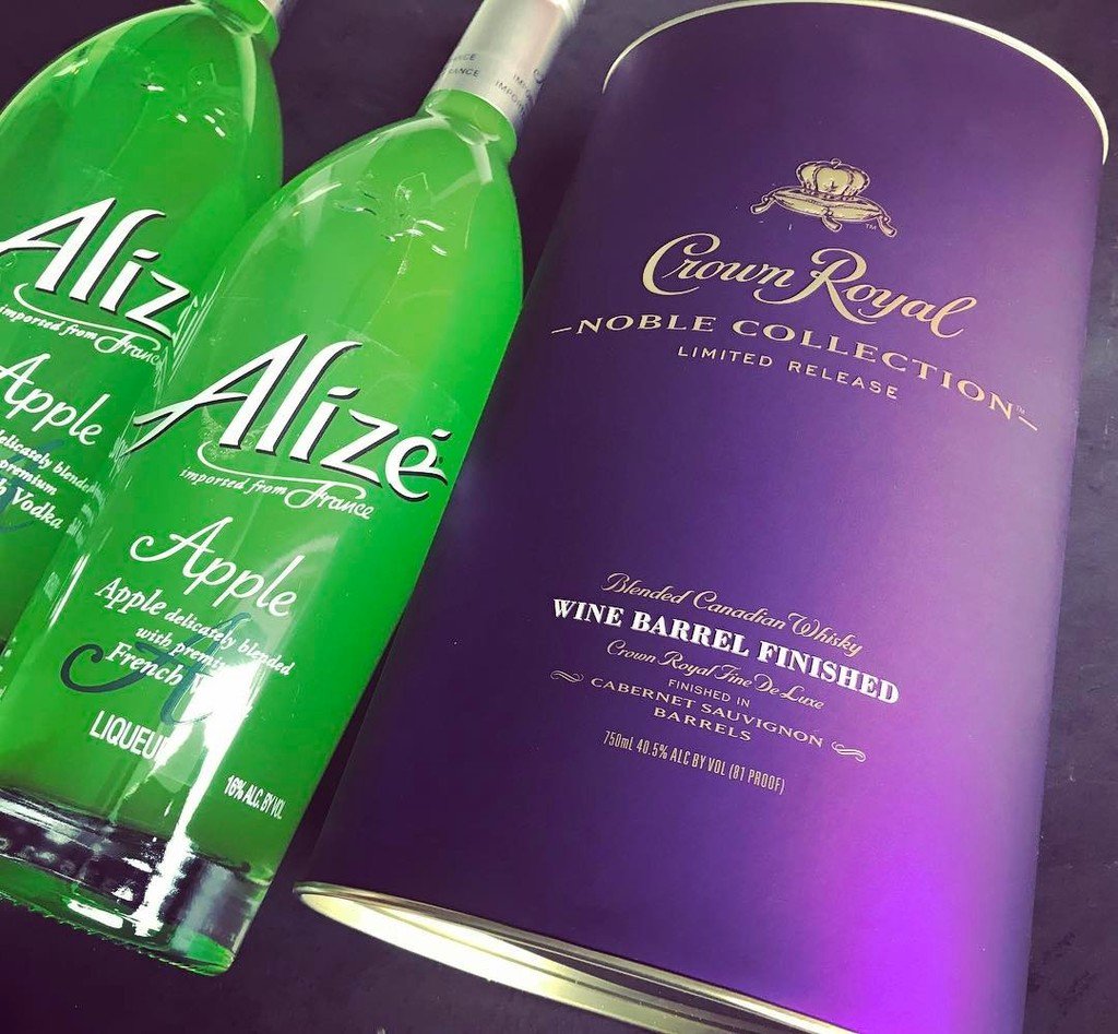 GigGobGulp's tweet photo. Very nice mail delivery indeed. #itscocktailtime #cocktailscomingsoon https://t.co/S88JFRQ0Rw